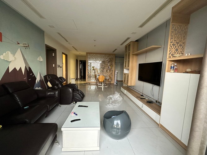  Căn hộ Vinhomes Central Park hướng ban công đông đầy đủ nội thất diện tích 134.3m².