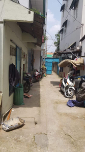 Nhà phố Quận Bình Tân Nhà phố thiết kế 1 trệt, 1 lửng và 1 lầu, cửa hướng Tây đón nắng sớm.