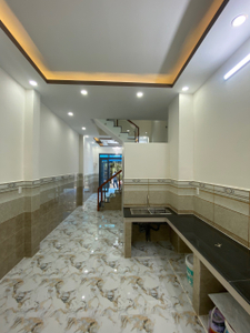 Nhà phố Quận 6 Nhà phố thiết kế 1 trệt, 2 lầu và sân thượng, cửa hướng Nam mát mẻ.