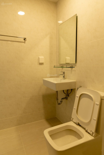  Căn hộ Soho Residence tầng 26 thiết kế hiện đại, nội thất cơ bản.