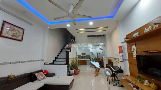 Nhà phố Quận Thủ Đức Nhà phố có cửa hướng Đông mát mẻ, diện tích 54m2.