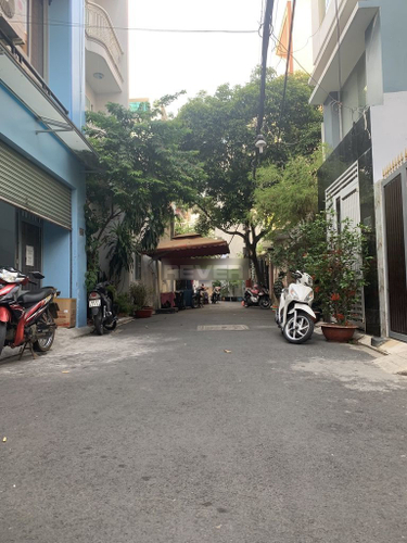 Nhà phố Quận Tân Bình Nhà có cửa hướng Đông bắc mát mẻ, diện tích 3m x 11.2m có sổ hồng.