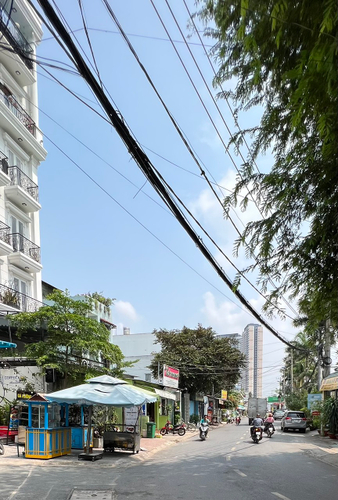 Mặt bằng kinh doanh Quận 2 Mặt bằng kinh doanh diện tích 100m2, sàn trống có 1 nhà vệ sinh.