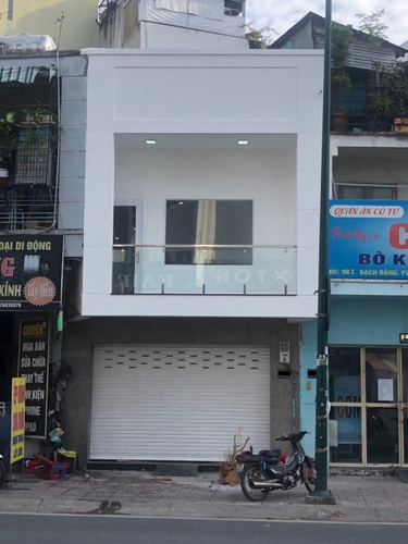 Nhà phố Quận Tân Bình Nhà có 2 mặt tiền, mặt tiền đường Bạch Đằng và mặt tiền sau là hẻm rất sầm uất.