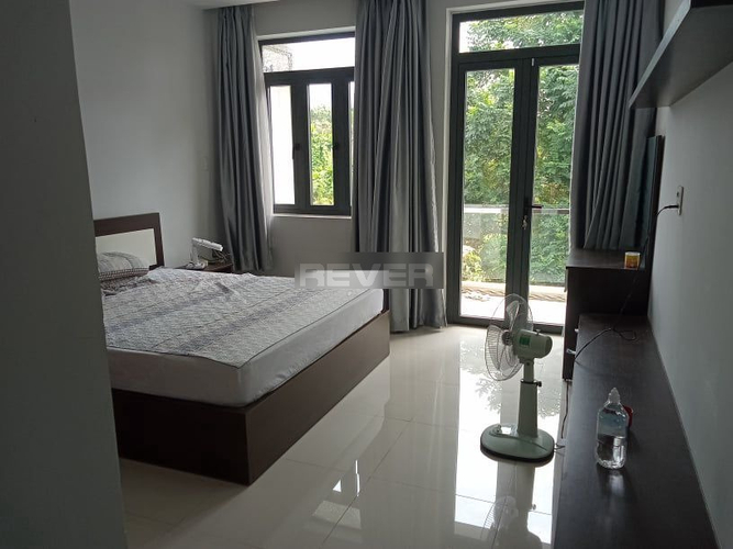 Nhà phố Quận 7 Nhà phố có cửa hướng Đông Bắc mát mẻ, khu dân cư đông đúc.