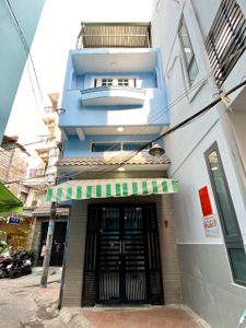 Nhà có 2 mặt tiền hẻm đường Hòa Hảo diện tích 16.9m2, khu dân cư hiện hữu.