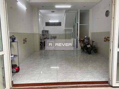 Mặt bằng kinh doanh diện tích 65m2, cửa chính hướng Tây Nam.