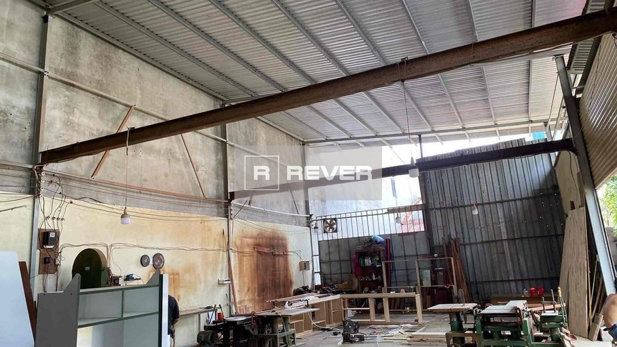  Nhà xưởng kho bãi diện tích đất 144m2, cửa hướng Tây.