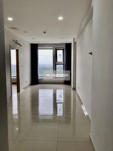 Căn hộ La Astoria tầng cao view đẹp, nội thất cơ bản.