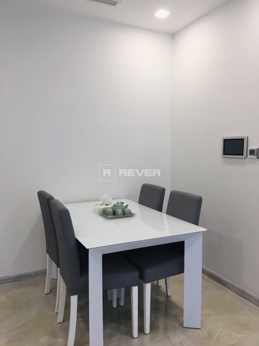  Căn hộ Vinhomes Golden River đầy đủ nội thất diện tích 68m².