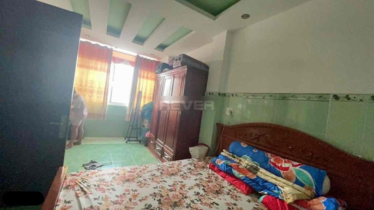 Nhà phố Quận Tân Phú Nhà thiết kế 1 trệt, 4 lầu kiên cố, có 5 phòng ngủ rộng thoáng.