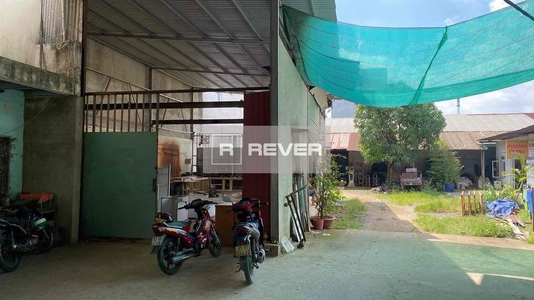  Nhà xưởng kho bãi diện tích đất 144m2, cửa hướng Tây.