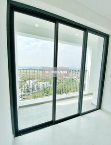  Căn hộ Ricca cửa hướng Tây, ban công rộng rãi đón gió thoáng mát.