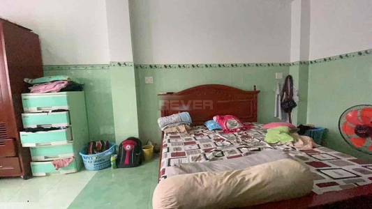 Nhà phố Quận Tân Phú Nhà thiết kế 1 trệt, 4 lầu kiên cố, có 5 phòng ngủ rộng thoáng.