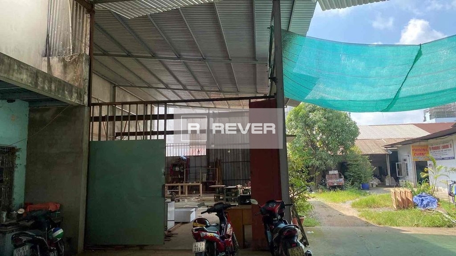  Nhà xưởng kho bãi diện tích đất 144m2, cửa hướng Tây.