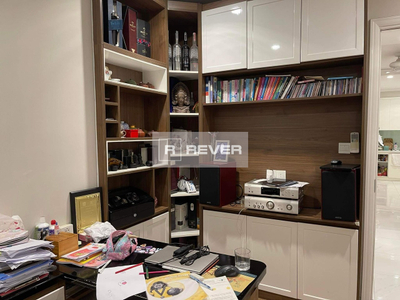  Cần bán căn 3PN Vinhomes Central Park hướng Đông Nam, diện tích 106.1m², view Landmark 81