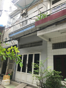 Nhà có 2 mặt hẻm xe hơi đường Phan Văn trị, cửa hướng Đông Nam mát mẻ.