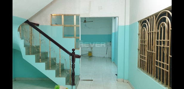 Nhà phố Quận 4 Nhà phố có cửa hướng Đông Nam mát mẻ, diện tích nhà 90m2.