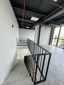 IMG_4061.HEIC Shop-house Vinhomes Golden River nội thất cơ bản diện tích 140m²