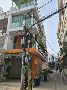 Nhà phố Quận Bình Thạnh Nhà phố thiết kế 1 trệt, 2 lầu cửa hướng Đông Bắc mát mẻ.