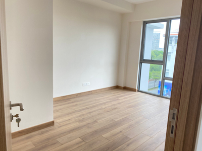  Bán căn hộ Urban Hill Q7, ban công hướng Tây thoáng mát.