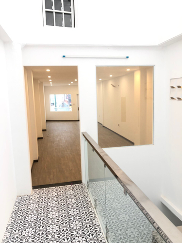 Nhà phố Quận Tân Bình Nhà có 2 mặt tiền, mặt tiền đường Bạch Đằng và mặt tiền sau là hẻm rất sầm uất.