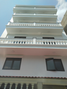 Nhà phố Quận Bình Tân Nhà phố có sổ hồng riêng, thiết kế 1 trệt, 1 lửng, 3 lầu và sân thượng đúc kiên cố.