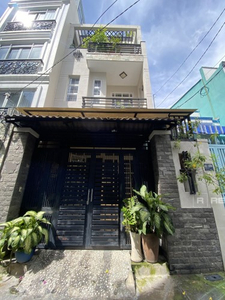 Nhà phố Đường Nguyễn Hồng Đào 3 tầng diện tích 62.25m² hướng tây nam pháp lý sổ hồng.