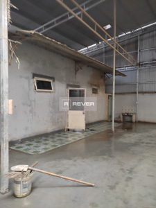  Nhà xưởng kho bãi diện tích 600m2, khu vực dân cư an ninh và yên tĩnh.