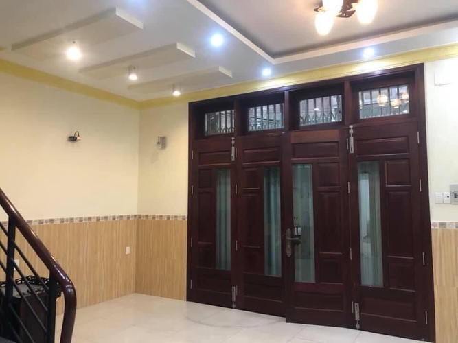 Nhà phố Quận Tân Bình Nhà có 2 mặt tiền, mặt tiền đường Bạch Đằng và mặt tiền sau là hẻm rất sầm uất.