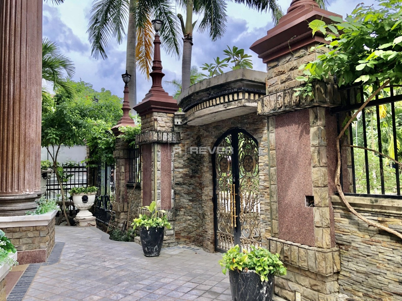 Lâu Đài Phong Cách Châu Âu Do Kiến Trúc Sư Mỹ Thiết Kế Đường Nguyễn Văn hưởng