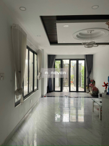  Nhà phố đường Nguyễn Ánh Thủ thiết kế 2 tầng đúc kiên cố.