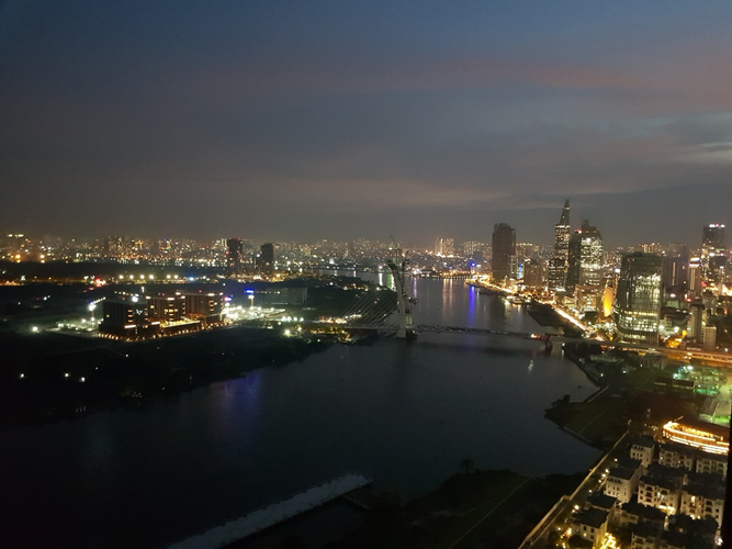 Officetel Vinhomes Golden River, Quận 1 Office-Tel Vinhomes Golden River tầng 38, bàn giao đầy đủ nội thất.