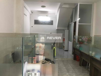  Mặt bằng kinh doanh diện tích 65m2, cửa chính hướng Tây Nam.