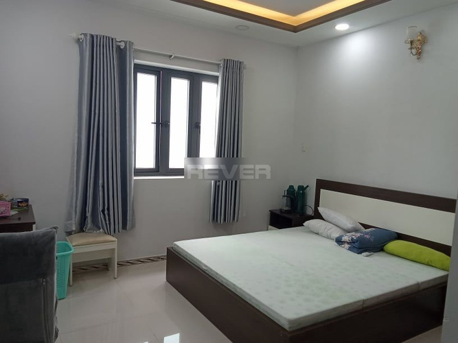 Nhà phố Quận 7 Nhà phố có cửa hướng Đông Bắc mát mẻ, khu dân cư đông đúc.