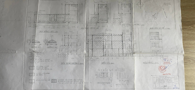 Sơ đồ Nhà phố thiết kế 3 tầng và sân thượng có cửa hướng Tây Nam, đầy đủ nội thất.