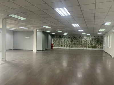 Văn phòng gần sân bay Tân Sơn Nhất, diện tích 400m2 vuông đẹp.