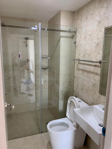 toilet căn hộ ViVa Riverside Căn hộ Viva Riverside thiết kế với gam màu trắng rất sang trọng.