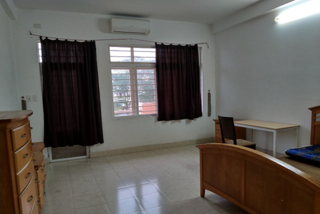 Nhà phố Quận Bình Tân Nhà phố thiết kế 3 tầng và sân thượng, diện tích 80m2.