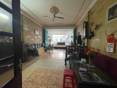 Nhà mặt tiền đường Trần Văn Quang, thuận tiện vừa kinh doanh và ở.