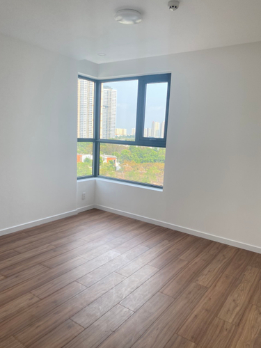  Căn hộ D'Lusso hướng ban công đông nam không có nội thất diện tích 68.5m²