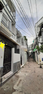  Nhà phố hẻm đường Trần Xuân Soạn diện tích đất 30.7m2 rộng thoáng.