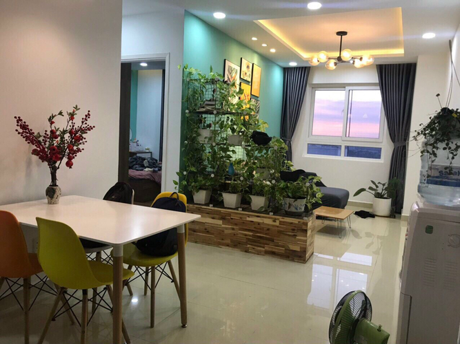 phòng khách căn hộ Topaz City Căn hộ Topaz City tầng 25, thiết kế 2 phòng ngủ rộng thoáng.