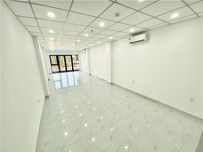 Văn phòng Quận 3 Văn phòng tầng 7 diện tích 50m2, có ban công view đẹp, thoáng mát.