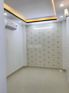 Nhà phố Huyện Nhà Bè Nhà phố có cửa hướng Đông Bắc, thiết kế 1 trệt, 3 lầu và sân thượng.