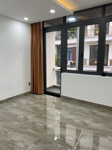 Nhà phố Quận 9  Nhà phố thiết kế 1 trệt, 3 lầu và sân thượng, diện tích 5m x 11m vuông vắn.