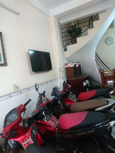 Nhà phố Quận 8 Nhà phố thiết kế 1 trệt, 2 lầu diện tích 203m2, cửa hướng Đông mát mẻ.