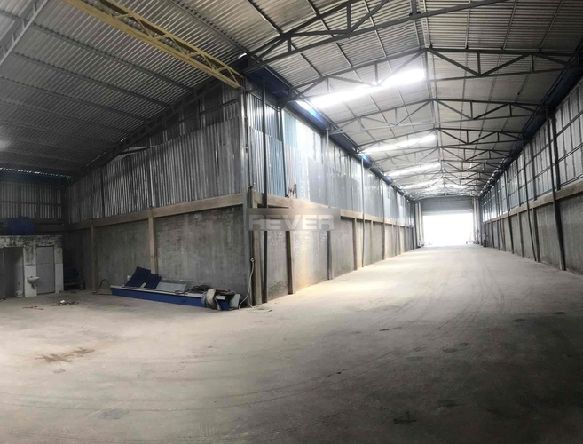 Nhà xưởng kho bãi Huyện Bình Chánh Nhà xưởng kho bãi diện tích 1000m2 rộng thoáng, gần chợ Bình Chánh.