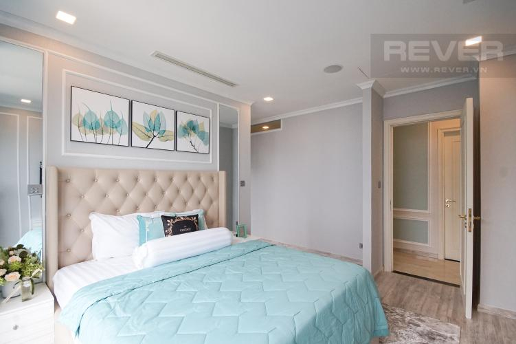  Căn hộ Vinhomes Golden River đầy đủ nội thất diện tích 159.5m².