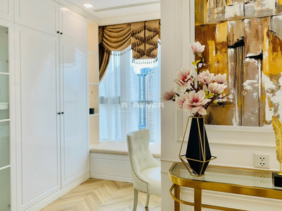 Căn 3PN nội thất luxury tại Vinhomes Central Park hướng Đông Nam, diện tích 106.1m²